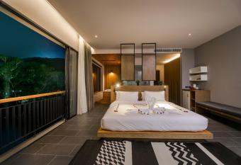 The Gallery Hotel Nai Harn - SHA Plus has Balcony rooms