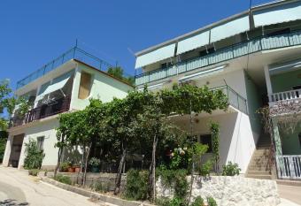 APARTMANI NEDA has Balcony rooms