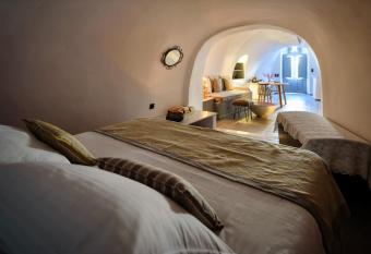 Cave house mARTrona has Balcony rooms