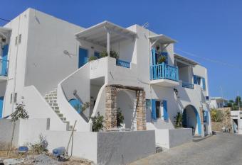 Angelos Rooms has Balcony rooms