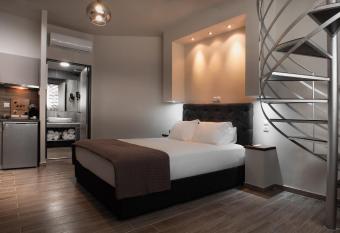 Pallada Athens boutique rooms & apartments has rooms with a private hot tub