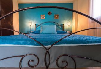 Roxani s Apartments has Balcony rooms