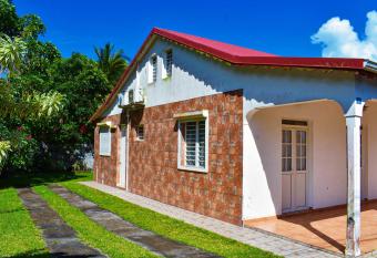 Jardin des sucriers 2 has Balcony rooms