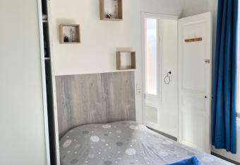 Appartement PALOMA Proche Cannes allows 18 year olds to book a room