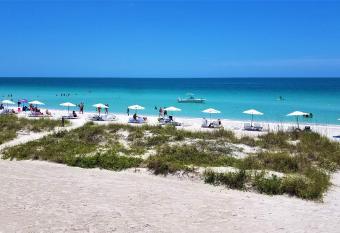 Bali Hai Beachfront Resort and Spa has Balcony rooms