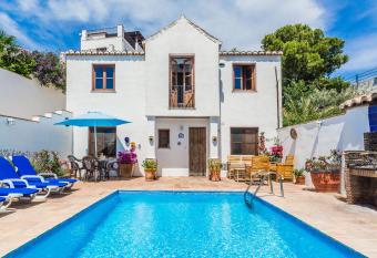 Casa Sol - traditional village house with pool and view has Balcony rooms