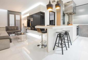 Apartamento Deluxe con parking allows 18 year olds to book a room