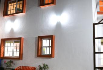 Suites Lorens allows 18 year olds to book a room