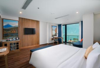 Sala Danang Beach Hotel allows 18 year olds to book a room