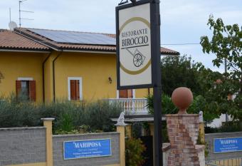 B&B Mariposa allows 18 year olds to book a room