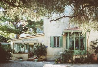 Hotel Le Ponteil has Balcony rooms