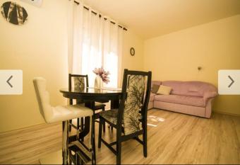 Apartman Maroce allows 18 year olds to book a room