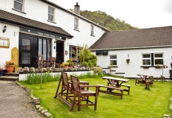 Tingle Creek Hotel allows 18 year olds to book a room