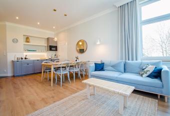 Grand Apartments - Lighthouse 200 meters from the beach allows 18 year olds to book a room