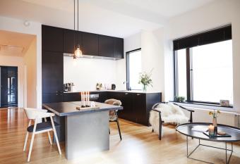 Amaliegade 10 B allows 18 year olds to book a room