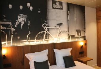 Hotel Botteltje allows 18 year olds to book a room