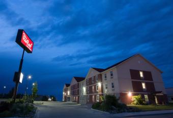 Red Roof Inn & Suites Dickinson has Balcony rooms