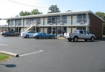 Bryce Inn allows 18 year olds to book a room