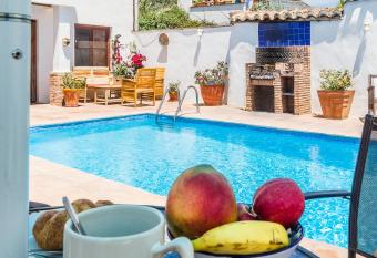Casa Luna - 16th century traditional spanish village house has Balcony rooms