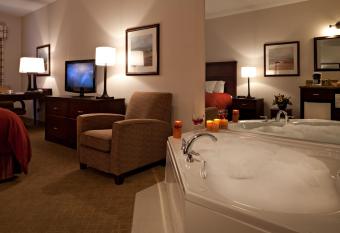 Country Inn & Suites by Radisson, Calgary Airport allows 18 year olds to book a room