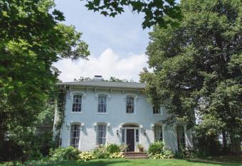 Orchard House Bed and Breakfast has Balcony rooms
