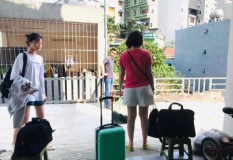 Homestay gi     ng t   ng view tho  ng t   i B  i Ch  y H    Long allows 18 year olds to book a room