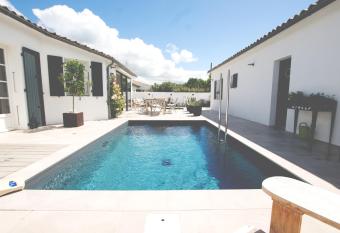 Maison d   h  tes Les Ajoncs allows 18 year olds to book a room