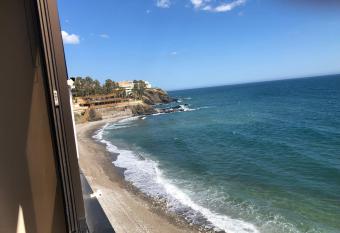 Malibu Playa Apartamento allows 18 year olds to book a room