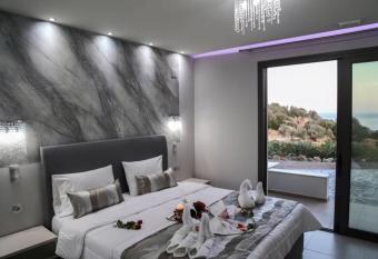 Peristeres Appartments has rooms with a private hot tub