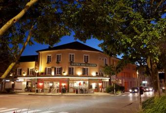 H  tel Des Alli  s allows 18 year olds to book a room