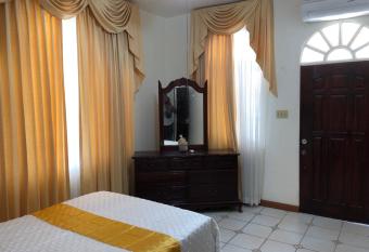 GoldenView Guesthouse Ocho Rios has Balcony rooms