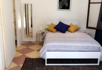 Chambre Olivier allows 18 year olds to book a room