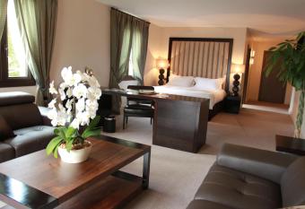 Le Daya Hotel et Spa allows 18 year olds to book a room