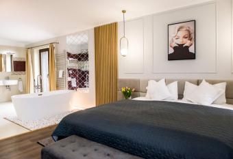 Hotel Ramina has Balcony rooms