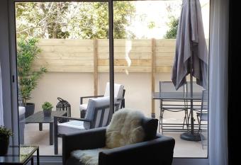 Dari s Host allows 18 year olds to book a room