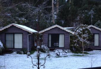 Crossways Country Inn allows 18 year olds to book a room