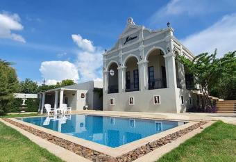 Je t aime cafe & villa has Balcony rooms