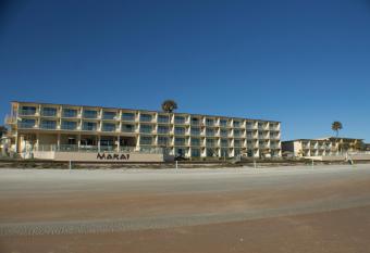 Makai Beach Lodge has rooms with a private hot tub