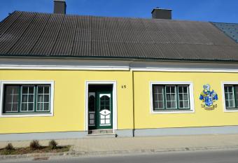 Fewo Kunterbunt has Balcony rooms