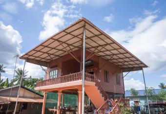 Chansor Community Homestay 12 allows 18 year olds to book a room