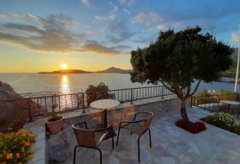 Apartments Mitrovi  i Milo  er has Balcony rooms