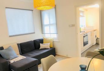 One Bedroom City Apartment, Cambridge by Sojo Stay allows 18 year olds to book a room