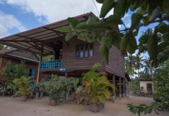 Chansor Community Homestay 19 allows 18 year olds to book a room