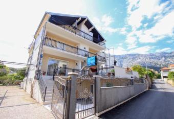 Apartments Ljuba has Balcony rooms