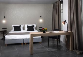 Azur Suites allows 18 year olds to book a room