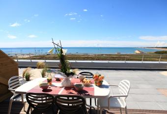 Les Terrasses de l Oc  an allows 18 year olds to book a room