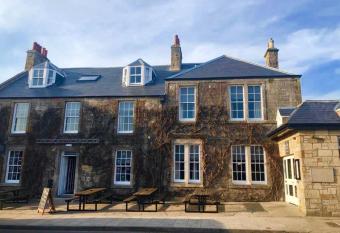 The Bonnie Badger allows 18 year olds to book a room