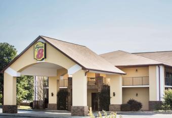 Super 8 by Wyndham Lavonia has Smoking rooms