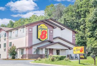 Super 8 by Wyndham Roanoke VA has Smoking rooms