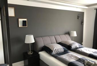 Apartment One Bremerhaven allows 18 year olds to book a room